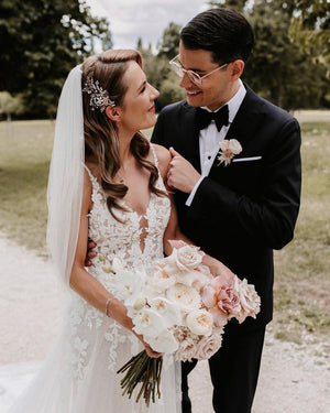 Charming A Line V Neck Tulle Wedding Dresses with Appliques
